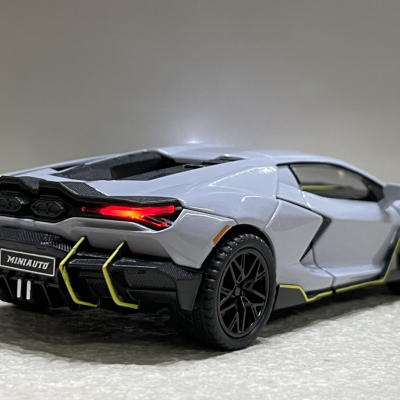 ​Mô hình xe ô tô Lamborghini Revuelto tỷ lệ 1:32