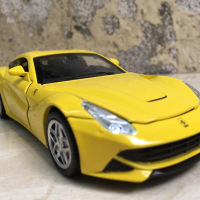Mô hình xe Ô TÔ siêu xe FERRARI F12 Berlinetta tỷ lệ 1:32