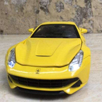 Mô hình xe Ô TÔ siêu xe FERRARI F12 Berlinetta tỷ lệ 1:32