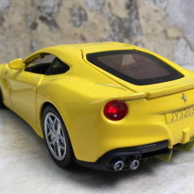 Mô hình xe Ô TÔ siêu xe FERRARI F12 Berlinetta tỷ lệ 1:32