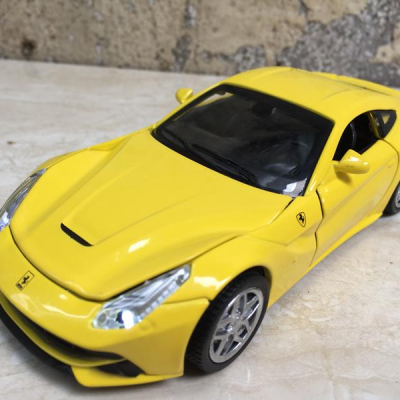 Mô hình xe Ô TÔ siêu xe FERRARI F12 Berlinetta tỷ lệ 1:32