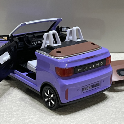 ​Mô hình Trang trí xe ô tô điện Wuling EV MINI 1:18 kim loại (XWUL18EV)