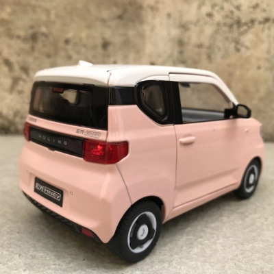 Mô hình xe Ô tô điện Wuling Hongquang MiniEV tỷ lệ 1:24