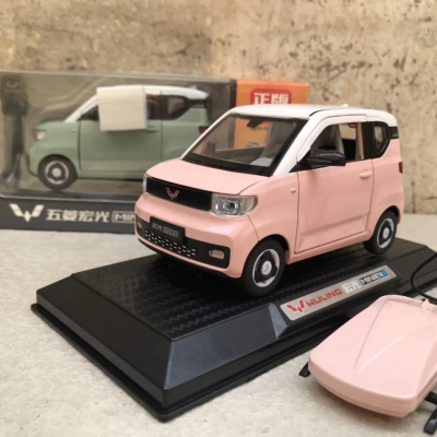 Mô hình xe Ô tô điện Wuling Hongquang MiniEV tỷ lệ 1:24