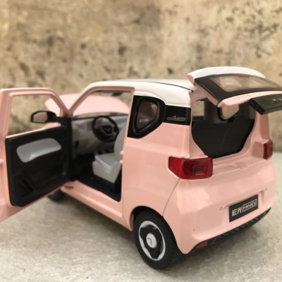Mô hình xe Ô tô điện Wuling Hongquang MiniEV tỷ lệ 1:24