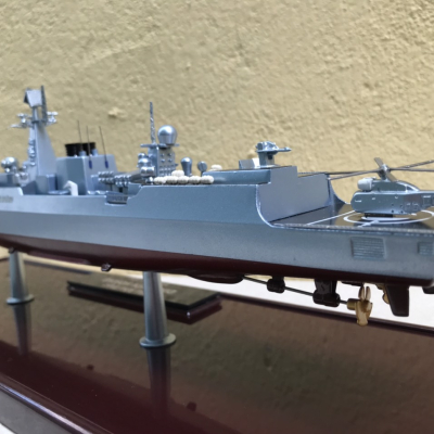 Mô hình Tàu khu trục ĐINH TIÊN HOÀNG HQ-011 tỷ lệ 1:400