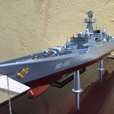 Mô hình Tàu khu trục ĐINH TIÊN HOÀNG HQ-011 tỷ lệ 1:400
