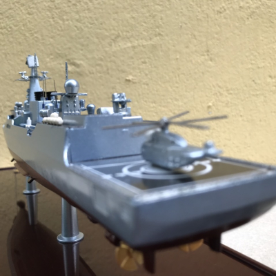 Mô hình Tàu khu trục ĐINH TIÊN HOÀNG HQ-011 tỷ lệ 1:400