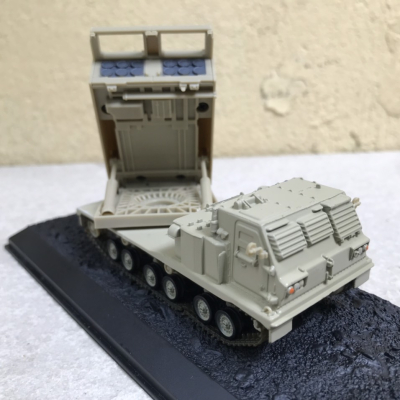 Mô hình tên lữa phóng loạt M270 MLRS tỷ lệ 1:72