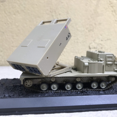 Mô hình tên lữa phóng loạt M270 MLRS tỷ lệ 1:72