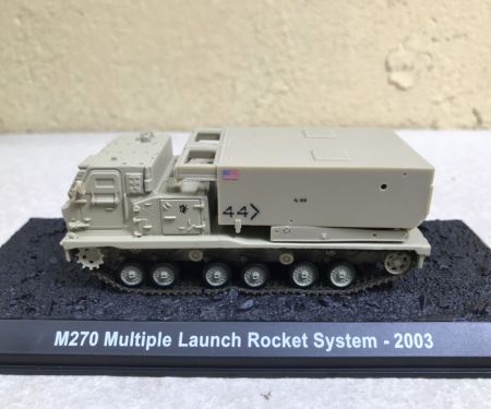 ​Mô hình tên lữa phóng loạt M270 MLRS tỷ lệ 1:72