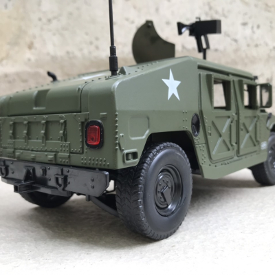 Mô hình xe quân sự HUMVEE tỷ lệ 1:18