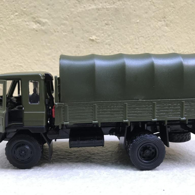 Mô hình xe Quân sự Tải HoWo 4X4  tỷ lệ 1:24