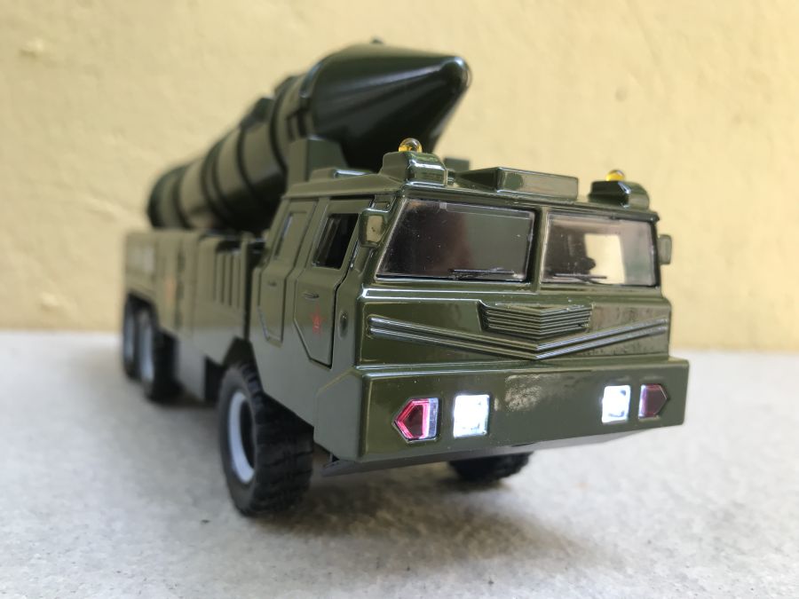 ​Mô hình xe Quân sự TÊN LỮA DF-11A tỷ lệ 1:36