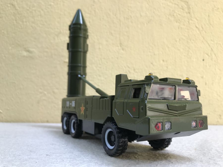 ​Mô hình xe Quân sự TÊN LỮA DF-11A tỷ lệ 1:36