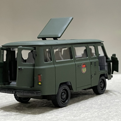 Mô hình xe Quân sự UAZ-452 QĐND VN tỷ lệ 1:36