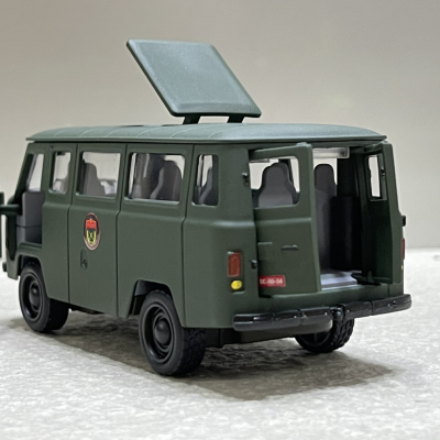 Mô hình xe Quân sự UAZ-452 QĐND VN tỷ lệ 1:36