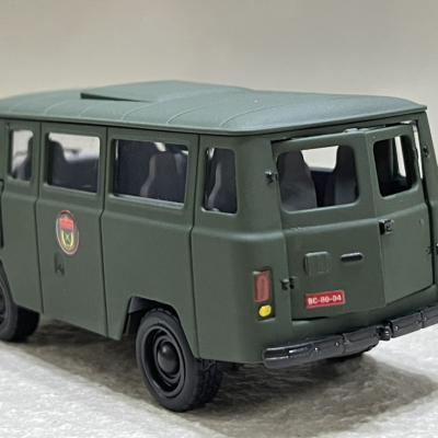 Mô hình xe Quân sự UAZ-452 QĐND VN tỷ lệ 1:36