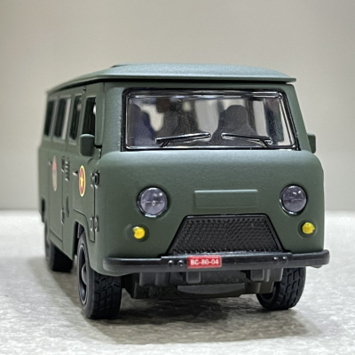 Mô hình xe Quân sự UAZ-452 QĐND VN tỷ lệ 1:36