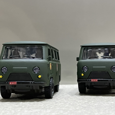 Mô hình xe Quân sự UAZ-452 QĐND VN tỷ lệ 1:36