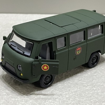 Mô hình xe Quân sự UAZ-452 QĐND VN tỷ lệ 1:36