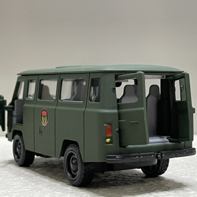 Mô hình xe Quân sự UAZ-452 QĐND VN tỷ lệ 1:36