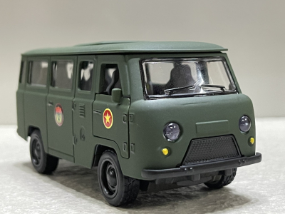 Mô hình xe Quân sự UAZ-452 QĐND VN tỷ lệ 1:36