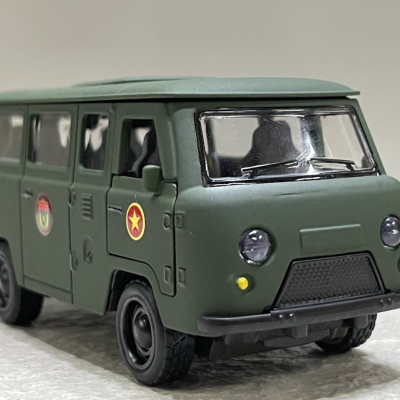 Mô hình xe Quân sự UAZ-452 QĐND VN tỷ lệ 1:36