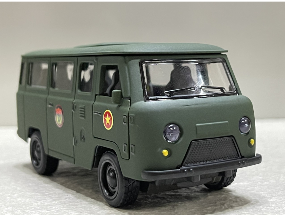 Mô hình xe Quân sự UAZ-452 QĐND VN tỷ lệ 1:36