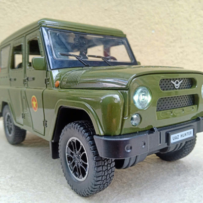 Mô hình Xe Quân Sự UAZ- 469 Hunter tỷ lệ 1:18 