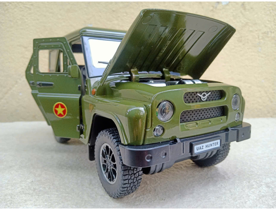 Mô hình Xe Quân Sự UAZ- 469 Hunter tỷ lệ 1:18 