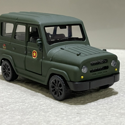 ​Mô hình xe Quân sự UAZ-469 QĐND VN tỷ lệ 1:36