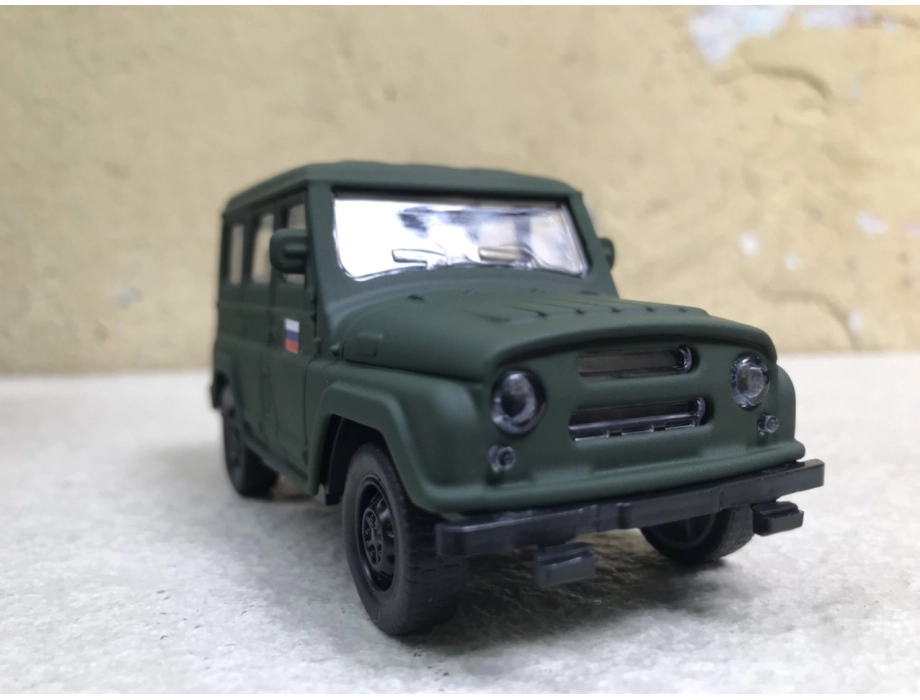 Mô hình xe Quân sự UAZ-469 Việt Nam  tỷ lệ 1:36
