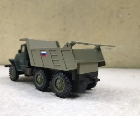 ​Mô hình xe quân sự Ural 4320 tải thùng  tỷ lệ 1:72