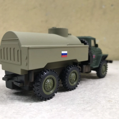 Mô hình xe quân sự Ural 4320 Xăng dầu  tỷ lệ 1:72