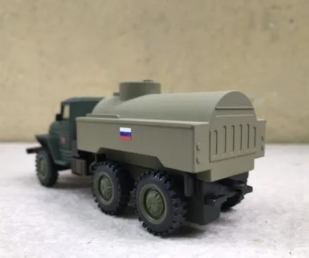 ​Mô hình xe quân sự Ural 4320 Xăng dầu  tỷ lệ 1:72