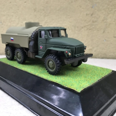 Mô hình xe quân sự Ural 4320 Xăng dầu  tỷ lệ 1:72