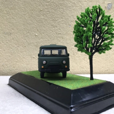 Mô hình xe quân sự và Đế, Cây cảnh trưng bày  tỷ lệ 1:64