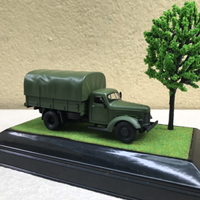Mô hình xe quân sự và Đế, Cây cảnh trưng bày  tỷ lệ 1:64