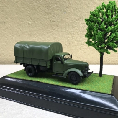 Mô hình xe quân sự và Đế, Cây cảnh trưng bày  tỷ lệ 1:64