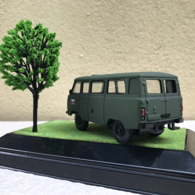 Mô hình xe quân sự và Đế, Cây cảnh trưng bày  tỷ lệ 1:64