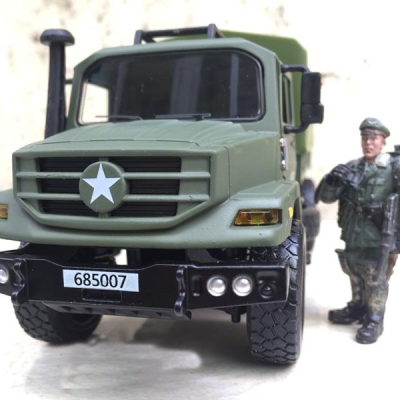 Mô hình xe tải Quân sự CrAZ 6322 mui bạt tỷ lệ 1:36