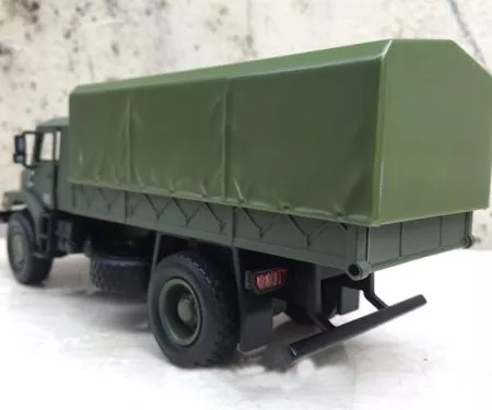​Mô hình xe tải Quân sự CrAZ 6322 mui bạt tỷ lệ 1:36