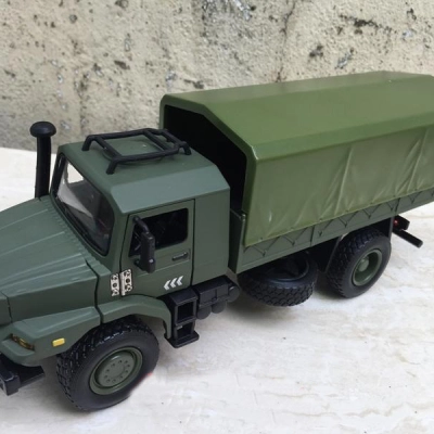 Mô hình xe tải Quân sự CrAZ 6322 mui bạt tỷ lệ 1:36