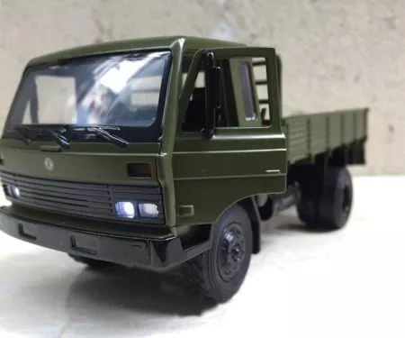 ​​Mô hình xe tải Quân sự Dongfeng 4X4 tỷ lệ 1:32