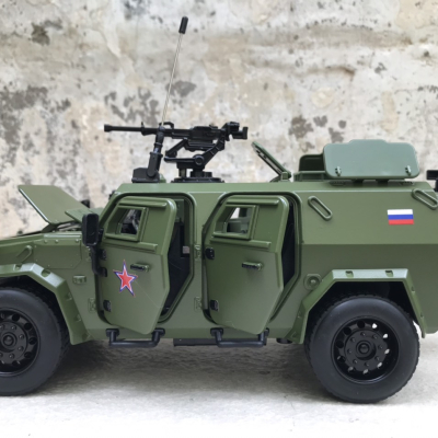 ​Mô hình Quân sự xe Bọc thép M-TERRAIN Dongfeng tỷ lệ 1:18
