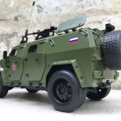 ​Mô hình Quân sự xe Bọc thép M-TERRAIN Dongfeng tỷ lệ 1:18