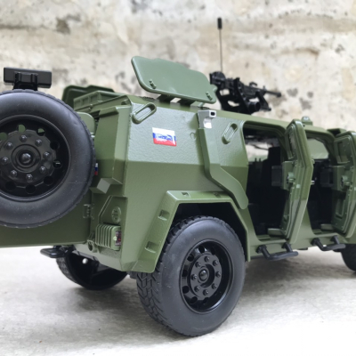 ​Mô hình Quân sự xe Bọc thép M-TERRAIN Dongfeng tỷ lệ 1:18