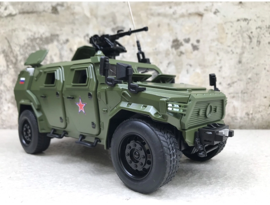​Mô hình Quân sự xe Bọc thép M-TERRAIN Dongfeng tỷ lệ 1:18