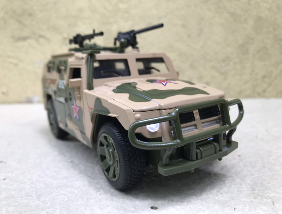 Mô hình xe Bọc thép GAZ Tiger M tỷ lệ 1:32 Mô hình xe Bọc thép GAZ Tiger M tỷ lệ 1:32